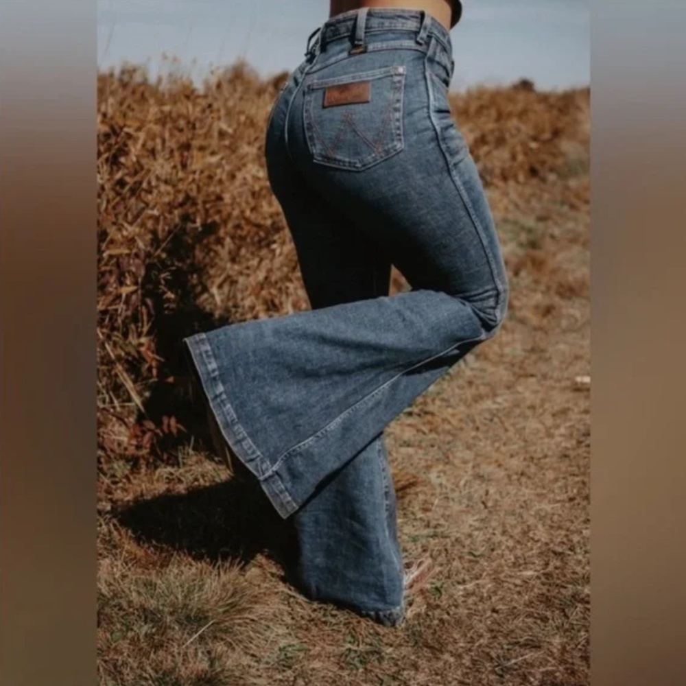 Wrangler Retro High Rise Flare Trumpet Jean Jana 29 X 32